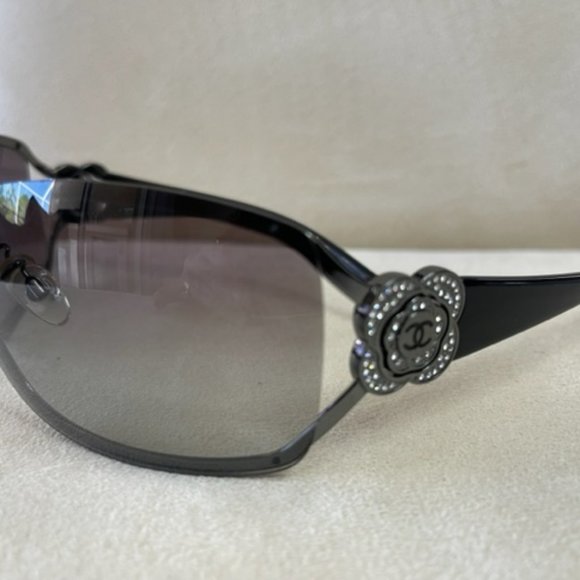 CHANEL Accessories - Chanel 4164-B 108/8G Rimless Shield Sunglasses Swarovski Crystal Camellia GREAT